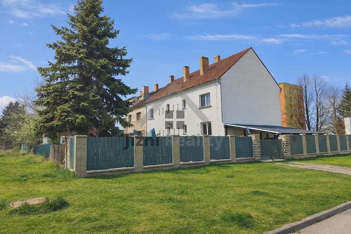 Prodej rodinného domu 450 m², pozemek 648 m²